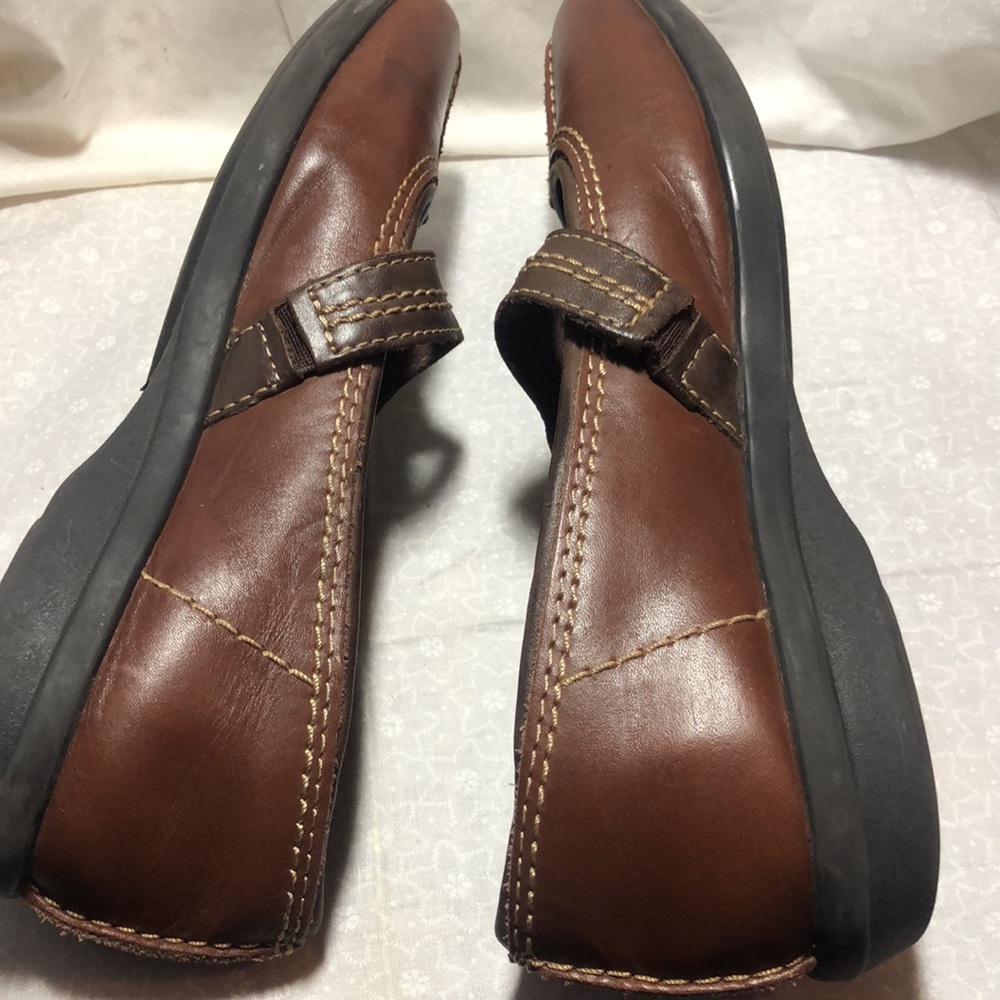 Clark’s Leather Two Tone Brown Mary Janes - Picture 9 of 11